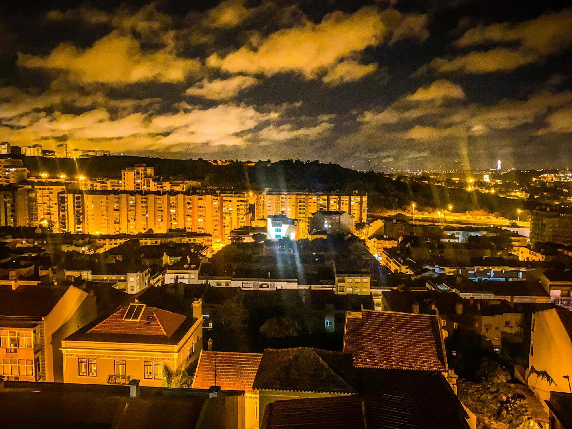 Ideally Located With Perfect Views Algés Exterior foto
