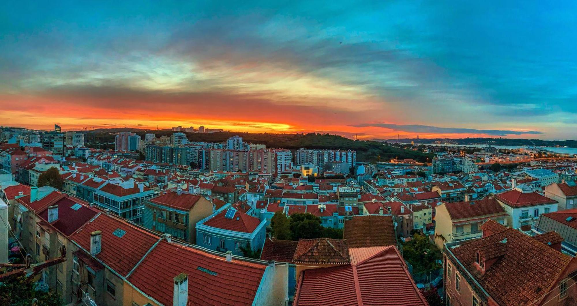 Ideally Located With Perfect Views Algés Exterior foto