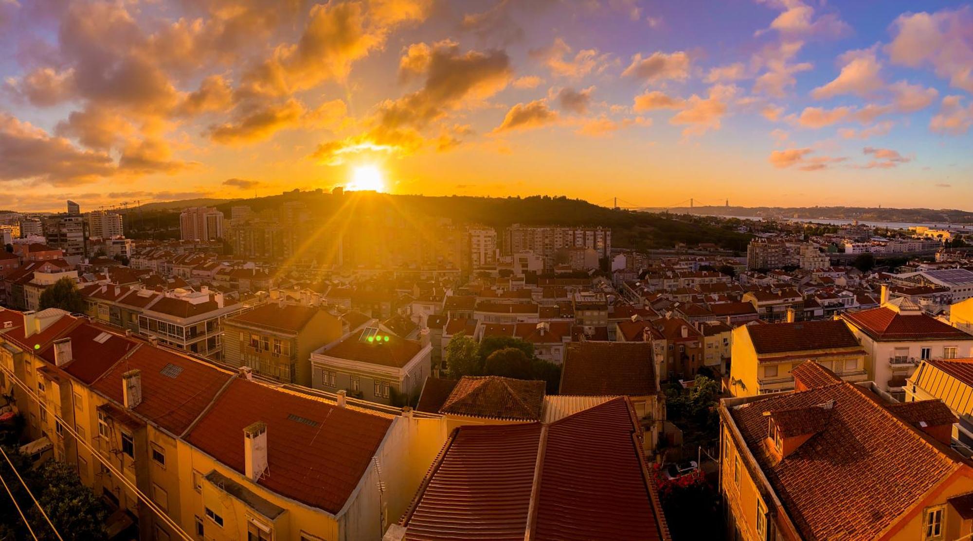 Ideally Located With Perfect Views Algés Exterior foto