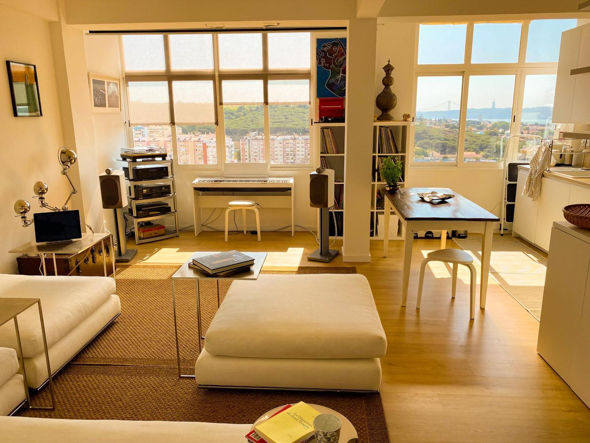Ideally Located With Perfect Views Algés Exterior foto