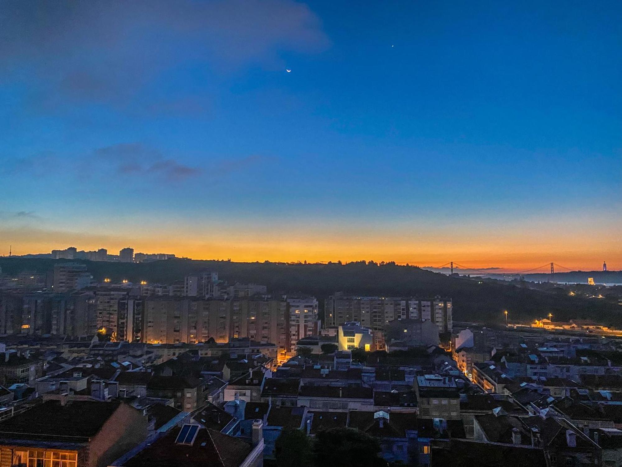 Ideally Located With Perfect Views Algés Exterior foto