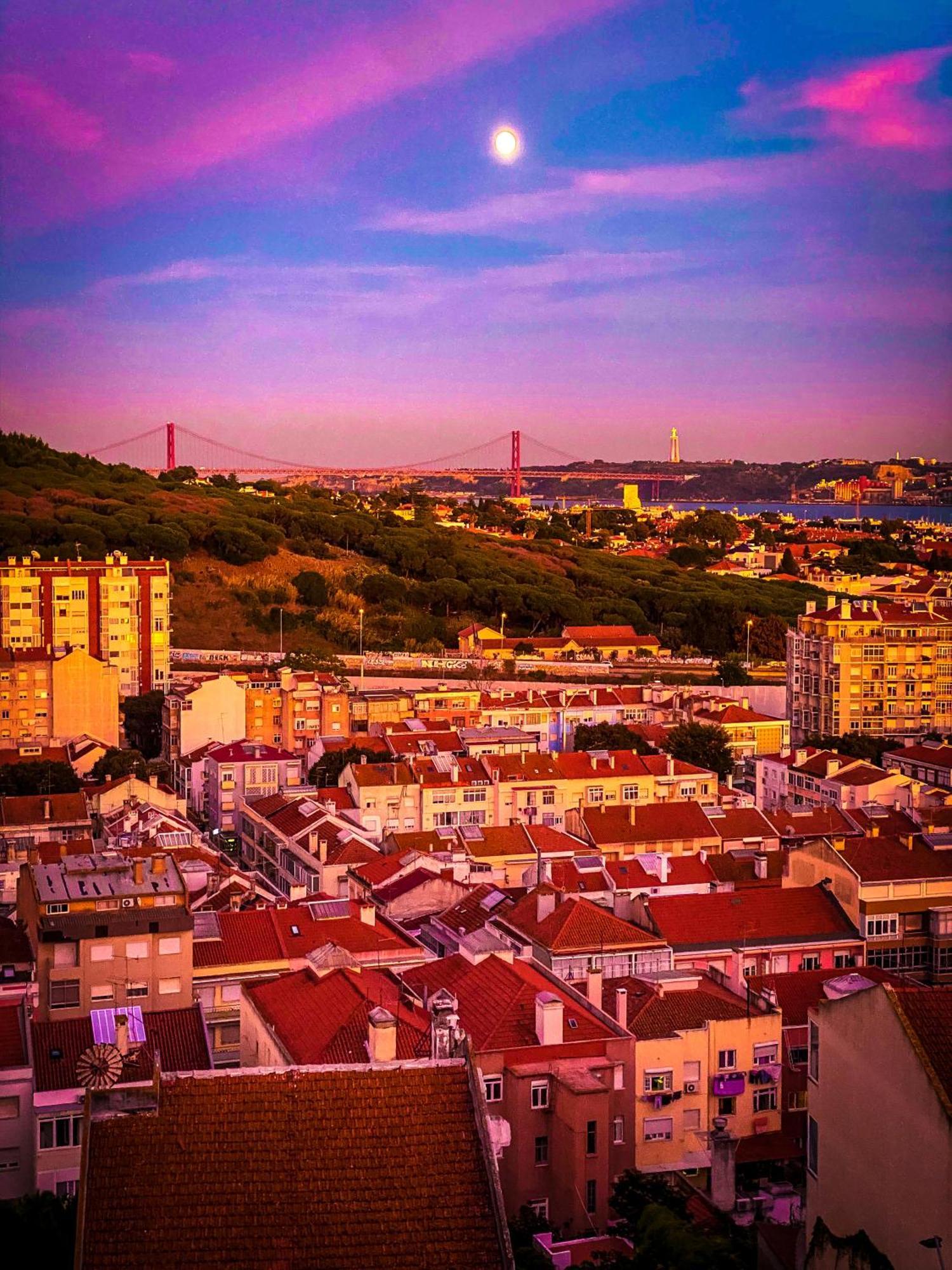 Ideally Located With Perfect Views Algés Exterior foto
